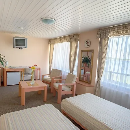 Hotel Mezaparks 3*